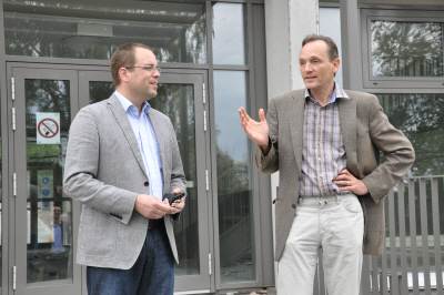 Geschäftsführer Achim Ulrich (links) mit Architekt Andreas Mayer-Winderlich Geschäftsführer Achim Ulrich (links) mit Architekt Andreas Mayer-Winderlich